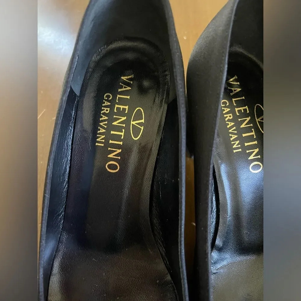 Valentino Garavani Satin Heels - Picture 4 of 7